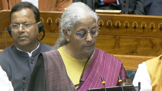 ବଜେଟ୍ ଆଗତ କଲେ ଅର୍ଥମନ୍ତ୍ରୀ ନିର୍ମଳା ସୀତାରମଣ, ଜାଣନ୍ତୁ ଓଡିଶା ପାଇଁ କଣ କଲେ ଘୋଷଣା